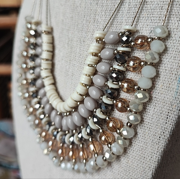 Loft Delicate Feminine Neutral Nude Lilac Lucite Glass Triple Chain Necklace - Picture 2 of 10